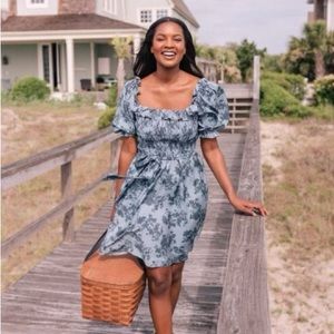 Gal Meets Glam Shiloh Blue Floral Puff Sleeve Dress with Smocked Bodice - size 2